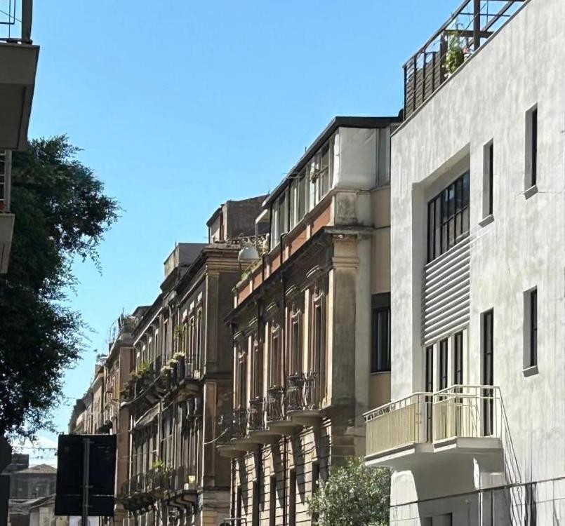 Bed & Breakfast Fra Le Righe Aeroporto di Catania Fontana Rossa